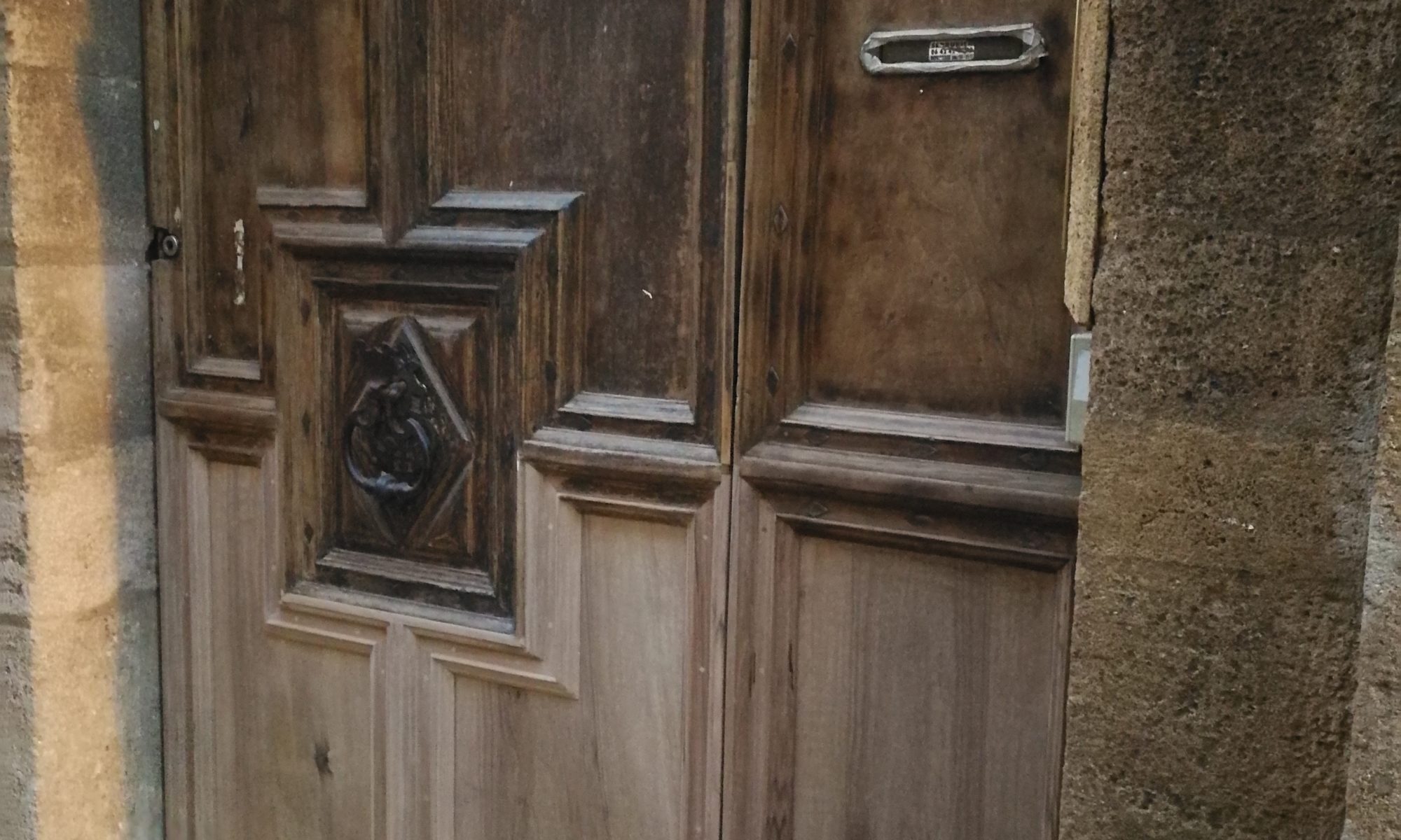 Ébéniste d'art et restaurateur de meubles, de portes et d'objets anciens